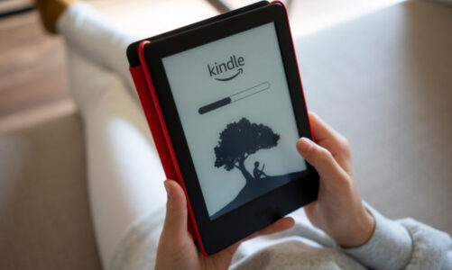 Cómo restablecer de fábrica su lector electrónico Kindle
